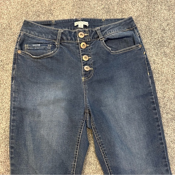 Ophelia Rose Jeans. Women’s 8. - Picture 4 of 8